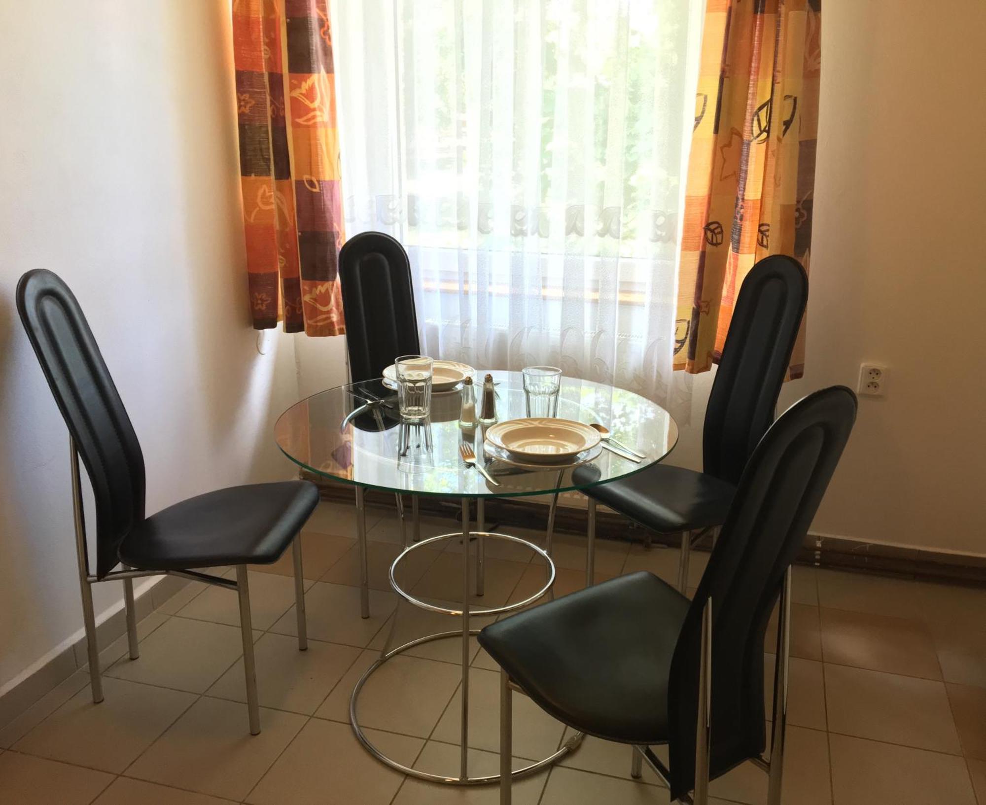Green Apartments Lustenice Phòng bức ảnh